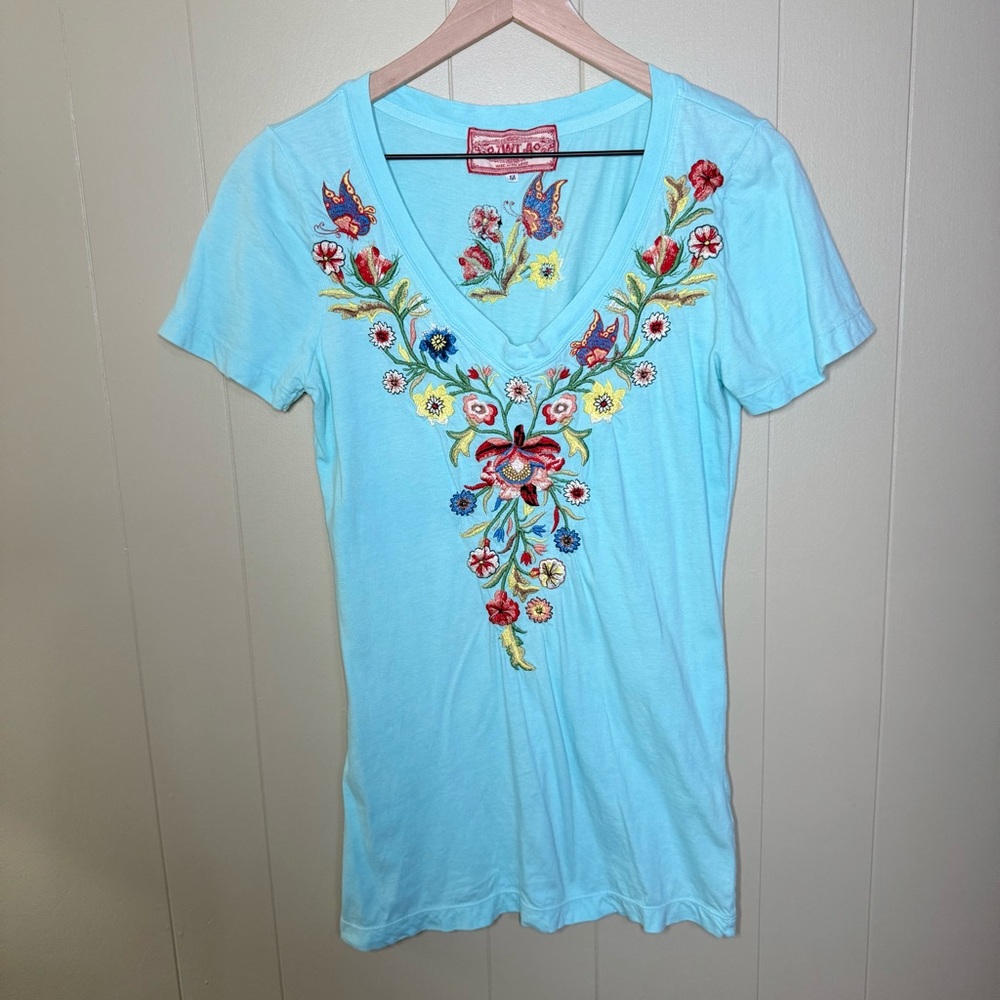 JWLA Johnny Was Embroidered Floral V Neck Slim Fit Top Tee M Medium